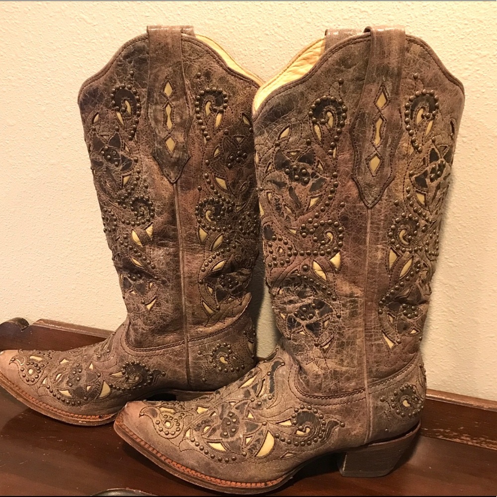 Corral Vintage woman’s  distressed leather cowboy western boots size 8.5
